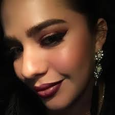 Davina Barrios's Instagram, Twitter & Facebook