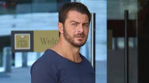 Ο ντάνος… ιππότης και η πρόταση γάμου στον βάσαλο. O Giwrgos Aggelopoylos Epestrepse Sthn Palia Toy Agaph