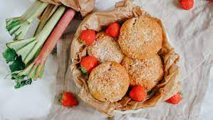 Lass' dich inspirieren und entdecke tolle, neue kombinationen! Fruchtige Erdbeer Rhabarber Muffins Mit Kokos Food Blog Ninastrada