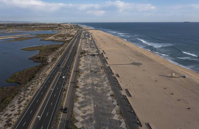 Unknown sheen reported off Bolsa Chica State Beach - Los Angeles Times