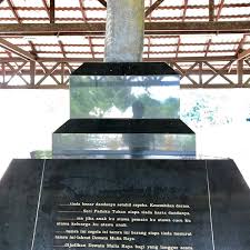 Kampung buloh， 21700， kuala berang， terengganu. Memorial Batu Bersurat Kuala Berang Kuala Berang Hulu Terengganu
