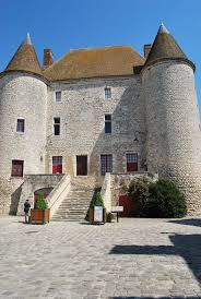 Le Chateau Musee De Nemours Datant Du Xiieme Siecle Maison France Chateau Territoire Francais
