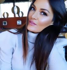 Should Natasha help Dawn 1 yes 2 No 3 I don't care 4 leave her to figure it  out