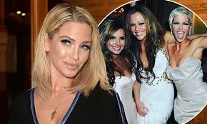 Sarah harding, who has breast cancer, has revealed doctors have told her she won't see another christmas. Kimberley Walsh Nadine Coyle And Nicola Roberts Wish Sarah Harding A Happy Birthday Daily Mail Online