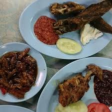 Kali ini kami ingin kongsikan sembilan makanan best sekitar shah alam seperti yang disyorkan oleh seorang pengguna twitter. Pecel Lele Shah Alam Tehmalaya Com
