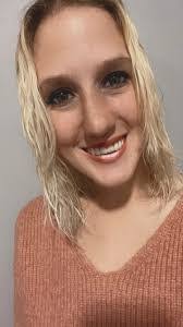 Samantha Emmons's Instagram, Twitter & Facebook