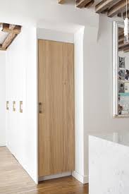 Une Porte De Placard Parmi D Autres Cabinet D Architecture Appartement Appartement Parisien