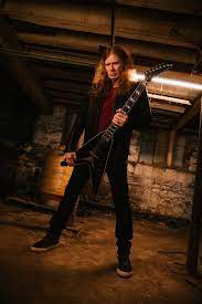 He was the original lead guitarist for the band, metallica, but was fired in 1983. Die Geruchte Stimmen Gibson Schliesst Partnerschaft Mit Dave Mustaine Gitarre Bass