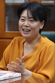 각 사례의 유형은 부동산 명의신탁 의혹 6건 업무상 비밀이용 의혹 3건 농지법 위반 의혹 6건 건축법 위반 의혹 1건 등이다. ë‹¨ë… 5ë¶„ ì—°ì„¤ ìœ¤í¬ìˆ™ æ–‡ì •ê¶Œ ë¹„íŒ ì €ì„œ ì¸ì„¸ ì „ì•¡ ê¸°ë¶€