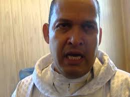 SACERDOTE FRANCISCO JAVIER CALVILLO SALAZAR, DIRECTOR DE LA CASA DEL  MIGRANTE A C