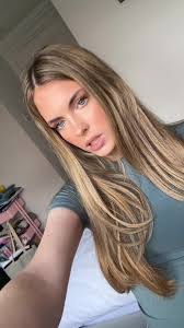 Hazel Hollis's Instagram, Twitter & Facebook