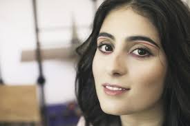 Clara Castro pega 'trem para as estrelas' de Cazuza e Gil em álbum com  música inspirada por carta de sobrevivente do Holocausto