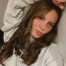 Melanie Householder's Instagram, Twitter & Facebook