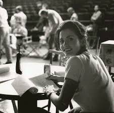 She next played a recurring role in the tv series 'misfits of from 1994, she started portraying monica geller, one of the main characters, in the tv series 'friends'. Lost In History On Twitter Courteney Cox At The Set Of Friends 1994