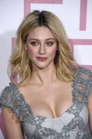 Lili Reinhart Warned Fans About Ride Share Safety Her Story Is Pretty Terrifying Beauty Girl Lili Reinhart Beautiful Girl Photo