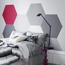 If you don't have any idea on how to do it, then take a look at this list of diy geometric wall art decorations. 22 Modern Ideas For Bedroom Decorating With Bold Geometric Patterns