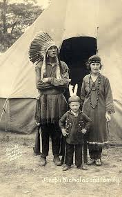 Mid 1850s Daguerreotype The Subject Is Holding An Iroquois Floral Style Beaded Bag Native American Tribes Native American Photography Native American Indians