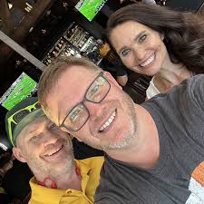 Ellen Smith (like Anna Nicole Smith but different) (@ellensmithofficial) •  Instagram photos and videos