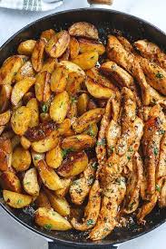Poelee De Poulet Et De Pommes De Terre Au Beurre A L Ail Nourriture Delicieuse En 2020 Nourriture Delicieuse Nourriture