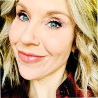 Kerry Ryder's Instagram, Twitter & Facebook