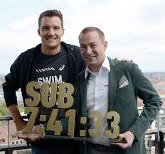 Im ziel wankte eisenmann jan frodeno kurz, dann ging er langsam zu boden und legte sich völlig. Frodos Traum Vom Weltrekord Datev Challenge Roth Powered By Hep We Are Triathlon De