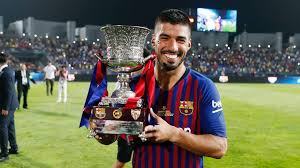 Please jangan lupa like , share, komen dan subscribe channel ini :) !! Fcbarcelonafl On Twitter Luis Suarez With The Super Cup Trophy After The Game Fcblive Supercopa