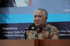 Uicl2302 pemikiran sains dan teknologi kumpulan : Sains Teknologi Dan Pendidikan Jadi Syarat Kemajuan Dunia Islam Universitas Muhammadiyah Yogyakarta