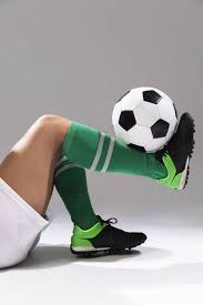 Disfruta de juegos de mus, juegos de black jack y ¡muchos más! Primer Futbol Haciendo Trucos Free Photo Freepik Freephoto Deporte Aptitud Futbol Juego Trucos De Futbol Futbol Juegos De Football