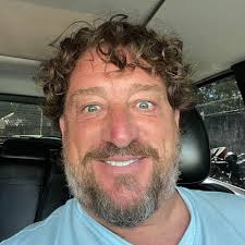 Looking for recommendations for evening out- places to eat in Juan Dolio?  And also is it safe to go out of resort here? Thanks