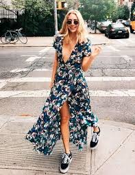 There is a lot of room for fun when styling shoes with navy dresses. 14 Chic Ways To Wear Navy Floral Dress Spring Fall Outfits Fmag Com