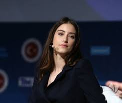 The most popular and most beautiful turkish actress hazal kaya lifestyle 2020. Bizim Hikaye Dizisi Filiz In Hazal Kaya Burcu Nedir Okunakli Biyografi Merkezi