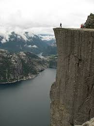 Für die kanzel oder wörtlich der predigtstuhl) ist eine natürliche felsplattform (felskanzel) in ryfylke in der norwegischen provinz rogaland und eine touristische attraktion mit weitem blick über den lysefjord und angrenzende berge. Mission Impossible Fallout Wikipedia