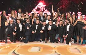 Al intentar cumplir un reto en el programa, la actriz terminó mostrando su ropa interior. Me Caigo De Risa Celebra 100 Programas Al Aire Conexion 360