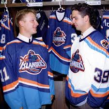 Zusätzlich sind das nhl shield logo und das fanatics tag aufgenäht. The 20 Worst Nhl Jerseys Of All Time Sports Illustrated
