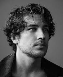 Cody Fern est probablement l'un des plus beaux hommes du monde en ce  moment. IMO à débattre. : r/VindictaRateCelebs