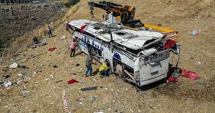 Kaza sonucu 11 kişi kaza yerinde, 3 kişi hastanede olmak üzere 14 kişi hayatını kaybetti, 18 kiş. 93nuhtvkk1agxm