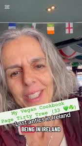 Pear cake using apples is a classic sign of an adaptable and confident  cook. What else would you swap in? Maybe pineapple?? Totally yum right!!  Made this with my beautiful cousins @frank_spiteri