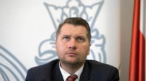 Tadeusz rydzyk, nazywając ich dobrymi ludźmi. Ile Dzieci Ma Przemyslaw Czarnek Choc Naklania Kobiety Do Rodzenia Liczba Jego Dzieci Zaskakuje
