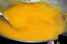 Larutkan gula pasir bersama air dalam periuk dan kemudian masukkan tepung kastard. Puding Buah Buahan Kastard Azie Kitchen