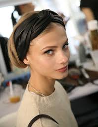 Un peigne ou une brosse pour les coiffer. Coiffure Cheveux Fins Bandeau 30 Coiffures Pour Les Cheveux Fins Elle