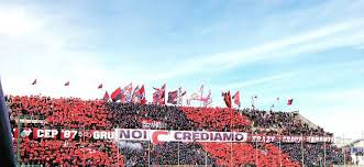 Esultanza dei tifosi tarantini dopo il secondo gol sotto la curva. Taranto Fc Varata La Campagna Abbonamenti Rossoblu Studio100