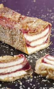 Cake De Crepes Facon Tiramisu Aux Fruits Rouges Et Au Sucre Petillant Tiramisu Fruits Rouges Recette Rose Des Sables Recette Entremet