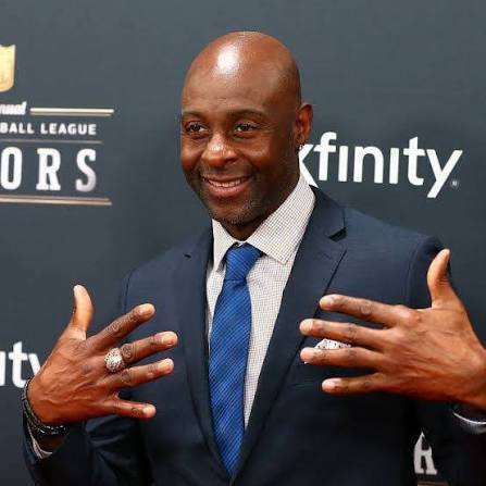 NFL hall of famer donates to eliminate school lunch debt