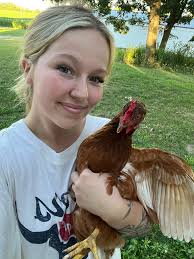 Should eggs be washed before selling them?