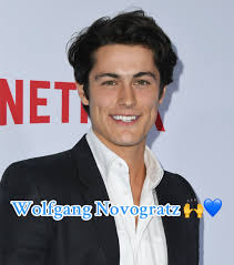 Wolfgang Novogratz Y James Gunn