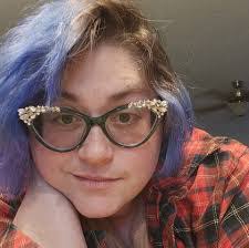 Kristin Deleeuw's Instagram, Twitter & Facebook