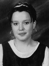 She Looks For News”