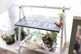 セリアのイーゼルで作るインテリア ディスプレイラック風にリメイクして窓辺にグリーンを飾ってみよう インテリア ディスプレイ イーゼル インテリア