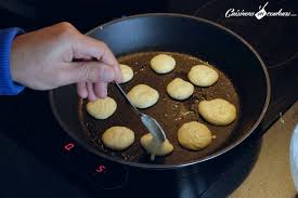 Faire Ses Blinis Maison Un Jeu D Enfant Recette Recette Blinis Alimentation Oeufs De Poisson