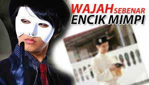 Harry khalifah tak berpuas hati dengan encik mimpi yang tidak mahu membuka topeng beliau ketika proses rakaman lagu terbaru, kerana ianya mengganggu kualiti. Wajah Sebenar Encik Mimpi Tanpa Topeng Kaki Kecoh